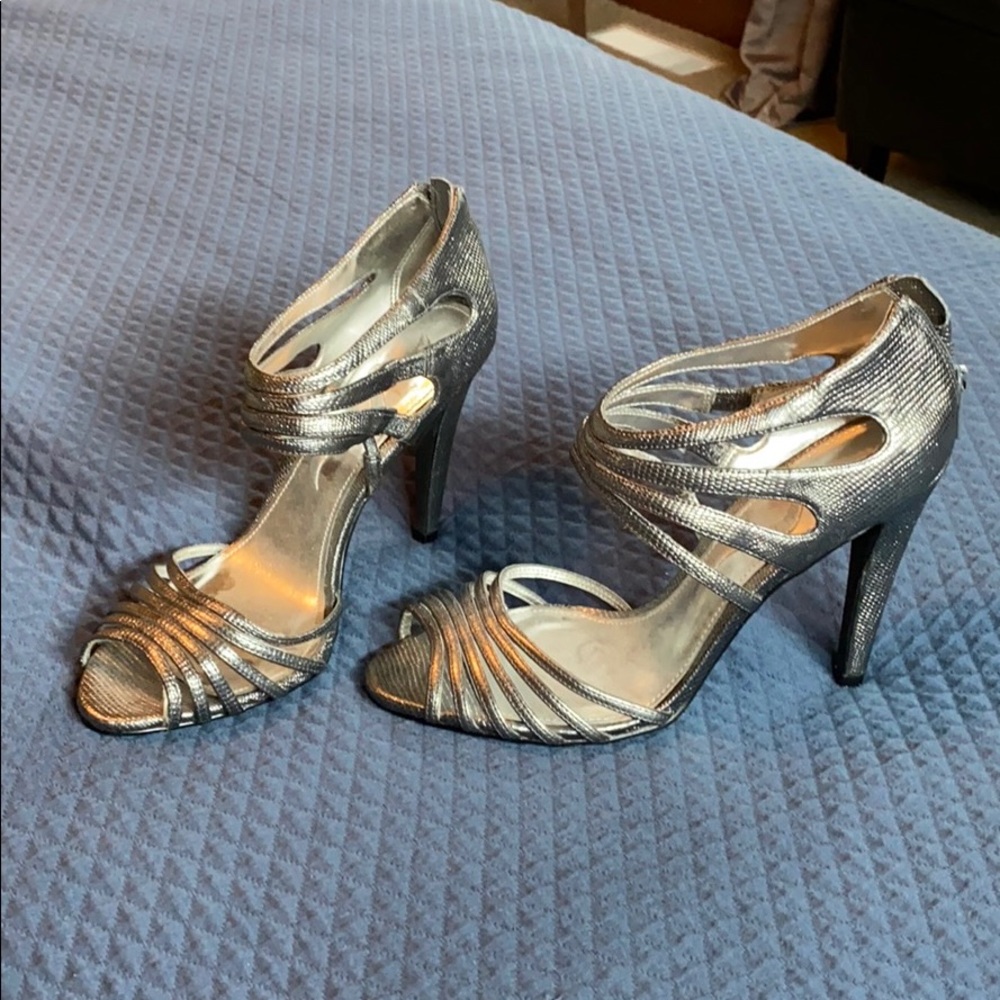Women’s silver heel